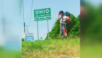 Na korčuliach naprieč Amerikou. Mladá žena každý deň spí inde u úplne cudzích ľudí