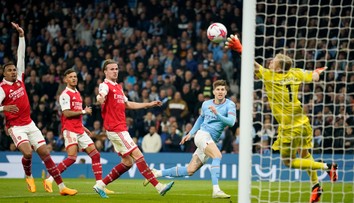 Skaza je dokonaná. Vláda Arsenalu sa blíži ku koncu, City opäť v pole position na titul