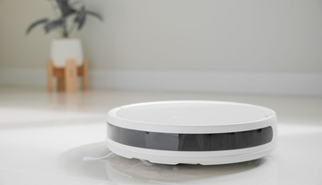 Španiel sa na diaľku zmocnil robotických vysávačov po celom svete. Nešlo mu o strašenie, chcel poukázať na problém