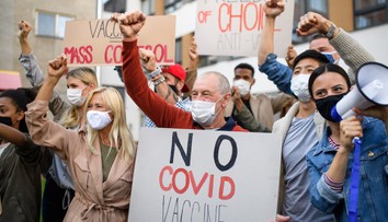 Lekári antivaxeri si zorganizovali summit. Rozniesli medzi sebou koronavírus