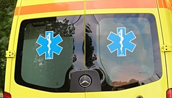 Hororová nehoda pri Galante: Sanitka s pacientmi narazila do stromu. Policajtov šokovalo, čo zistili