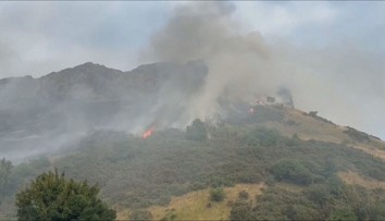 Ničivé požiare sužujú Európu. Na Kréte zahynuli dvaja mladí hasiči