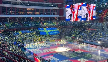 Otvárací ceremoniál MS v hokeji patril len jednému menu. Švédi si uctili legendu