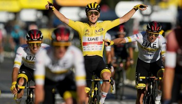 Tour de France: Van Aert vyhral záverečnú etapu, Pogačar obhájil titul