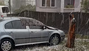 Krúpy zničia auto za pár minút. Mnohí Slováci sa spoliehajú na poistku, ktorá takéto škody nekryje