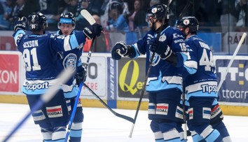 Debakel pod Zoborom. Slovan na úvod vo finále vyfasoval šestku, Nitra ho zničila v poslednej tretine