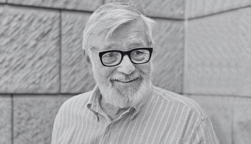 Ľudí počas rozlúčky s Bartoškom prekvapila chýbajúca rakva. Kde presne slávneho herca pochovali zostáva záhadou