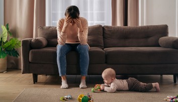 Zmeny nálad nemusia hneď signalizovať popôrodnú depresiu. Takto ju odlíšite od baby blues