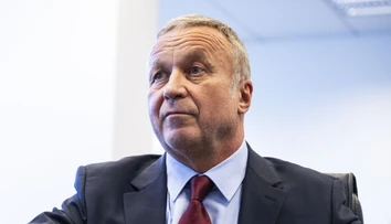 Súd navrhol zastaviť konanie voči J. Klimentovi pre jeden zo skutkov. Na súde vypovedala aj Kolíková