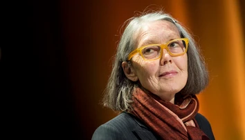 Nobelovu cenu za literatúru získala kanadská poetka Anne Carsonová