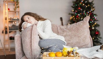 Ako hovoriť s človekom, ktorý smúti počas Vianoc? Odborníčka radí, čomu sa vyhnúť