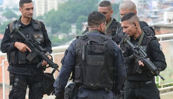 Ozbrojenca, ktorý zadržiaval v Riu pasažierov autobusu, zastrelila polícia