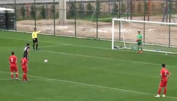 VIDEO: Krásne gesto fair-play mladého futbalistu. Tlieskali aj hráči súpera