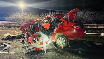 FOTO: Dvaja mŕtvi po mrazivej nehode na diaľnici D1. Po čelnej zrážke s kamiónom nemali šancu