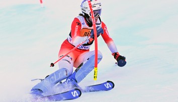 Hororový pád švajčiarskej hviezdy mohol mať drastické následky. Michelle Gisinová sa tesne vyhla ochrnutiu