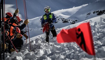 Lavíny opäť zabíjali. O život prišli traja lyžiari