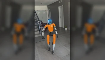 Vyzerá ako zo sci-fi, rozpráva sa s ľuďmi aj tancuje. Na Slovensku zdokonaľujú humanoidného robota