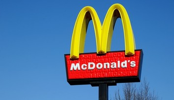 Po konzumácii nápoja z McDonald’s skončilo dievčatko v nemocnici. Matka viní obsluhu