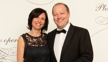 Matthias Settele a jeho partnerka Gerda sú na sobotňajší Ples v opere pripravení