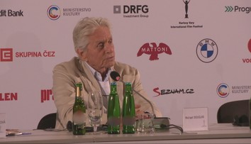 Michael Douglas opäť vo Varoch: Uvedomil som si, že musím prestať. Nechcel som byť jedným z tých, ktorí umrú priamo na pľaci