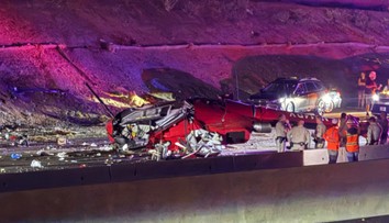 VIDEO: Na diaľnicu v Kalifornii sa zrútil záchranársky vrtuľník. Všetci na palube zázrakom prežili