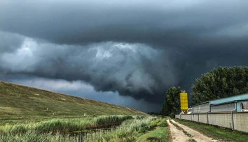 Juhozápadné Slovensko zasiahli extrémne dažde. V okrese Komárno spadlo takmer 200 mm zrážok