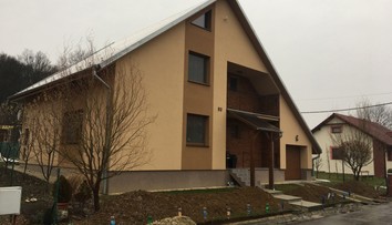 Falošní policajti vtrhli do domu, domácich zmlátili a odniesli si 54-tisíc eur