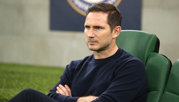 Frank Lampard skončil na lavičke Chelsea. Média už majú favorita na uvoľnený trénerský post