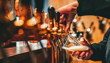 Trik proti rannej opici: Japonci predstavili revolučný pohár na pivo