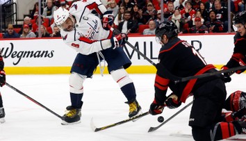 VIDEO: Fehérváry nebodoval, no bolo ho vidieť. Slovák zhodil rukavice a pomohol Capitals k triumfu