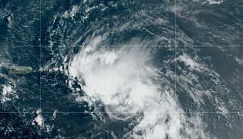 Na USA sa rúti hurikán Laura, stále naberá na sile