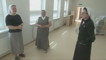 Rehoľné sestry sa zadlžili, aby vybudovali škôlku pre deti z osady. Peniaze na vybavenie tried im však chýbajú