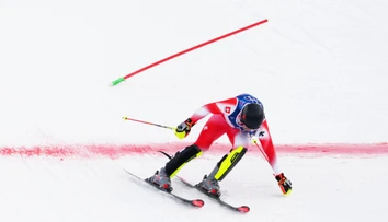 Dominanciu Švajčiarska na ZOH potvrdil Loic Meillard triumfom v slalome. Líder po prvom kole smolne vypadol