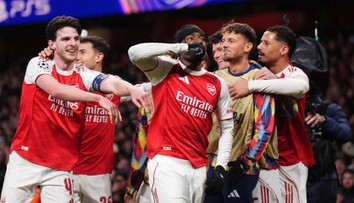 Arsenal odvrátil prehru na pôde rivala. Na Manchester City však stratil dva body