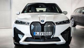 VIDEO: BMW predstavilo SUV, ktoré dokáže meniť farbu laku. Stačí stisnúť tlačidlo