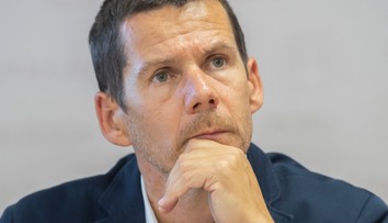 Hamran má novú prácu v parlamente. Je asistentom poslankyne SaS, poznáme jeho plat