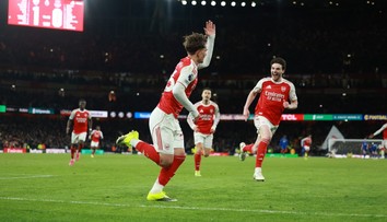 Arsenal zvýšil náskok vďaka najmladšiemu strelcovi v histórii Premier League. Dúbravka s čistým štítom