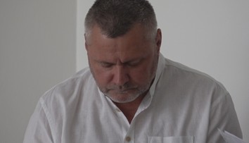 Svat Moniky Jankovskej je vinný z obzvlášť závažného vydierania. Verdikt si vypočuť neprišiel