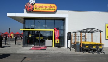 Biedronka mieri do Bratislavy. Ponúka platy nad 2000 eur