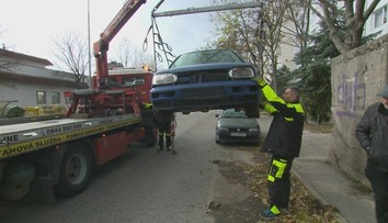 Spred paneláka jej zmizlo auto. Napriek platným dokladom mesto usúdilo, že je to vrak