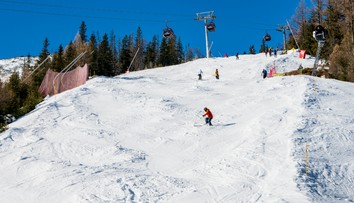 Zlé správy pre lyžiarov. V jednom z najznámejších stredísk sa začiatok sezóny odkladá pre oteplenie