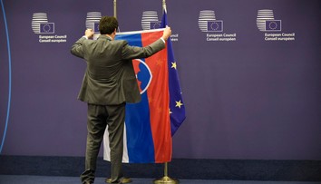 Potupa pre Slovensko. Patrí do skupiny 5 krajín, ktoré najviac prispievajú k rozkladu demokracie v Európe