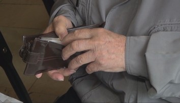 Dostávajú menej. Najchudobnejší dôchodcovia prišli o časť sociálnej dávky