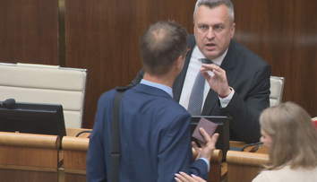 Vláda uprednostnila osobné záujmy Andreja Danka pred zdravím obyvateľov, tvrdí opozícia