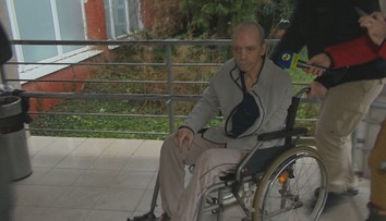 Invalidný tyran čelí súdu. Obvinili ho zo zabitia manželky, on vinu odmieta