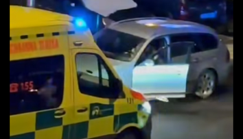 Video, ktoré pobúrilo Čechov: Vodič blokoval húkajúcu sanitku, do auta kráčal, akoby sa nič nedialo