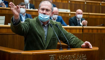 Mazurek a spol. sú k strane lojálni. K aktivitám Kotlebu už nie, tvrdí politologička