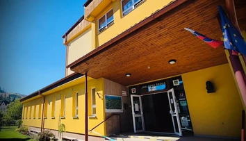 S útočníkom sa zavrela sama v kancelárii, napriek obrovskému riziku. Riaditeľka v Staškove sa zachovala hrdinsky
