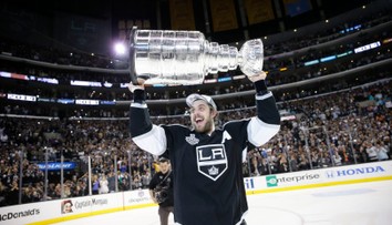 Kariéru v NHL spojil s jediným klubom. Hviezdny Anže Kopitar oznámil zásadné rozhodnutie