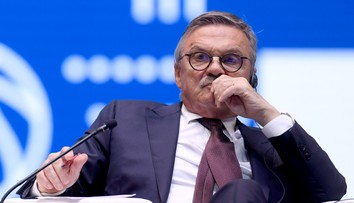 Bývalý šéf IIHF René Fasel v súčasnosti žije v Rusku. Prikláňa sa k návratu „Zbornej“ na OH